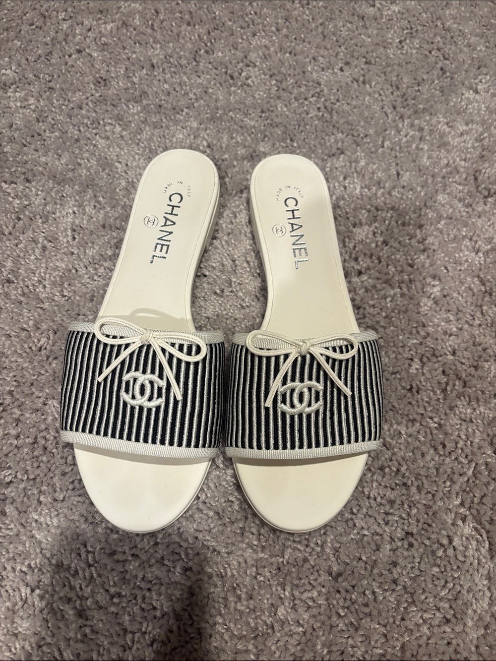 CHANEL MULES white/black